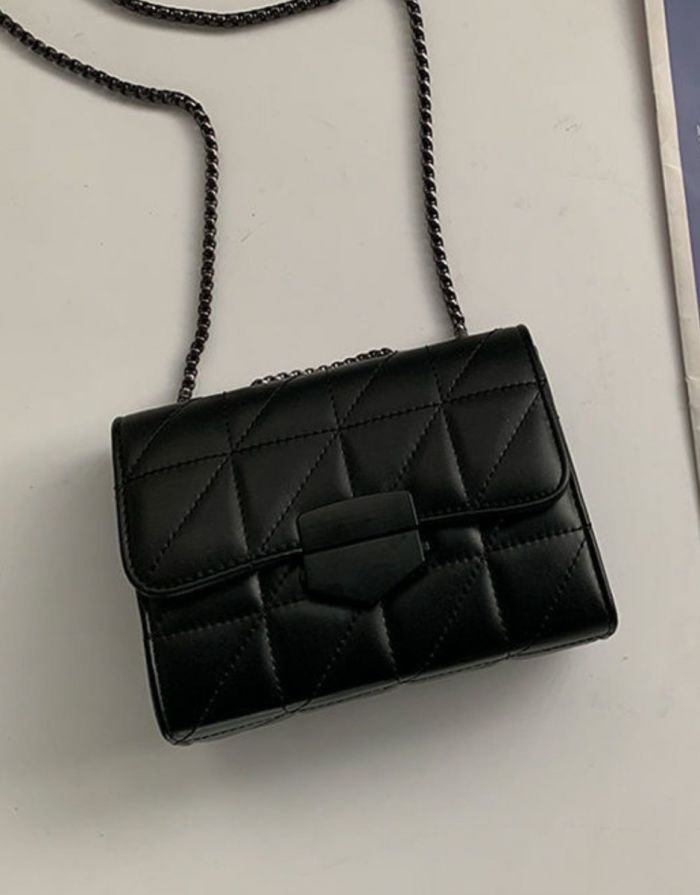 Bolsa Preta Feminina Pequena Tiracolo Corrente