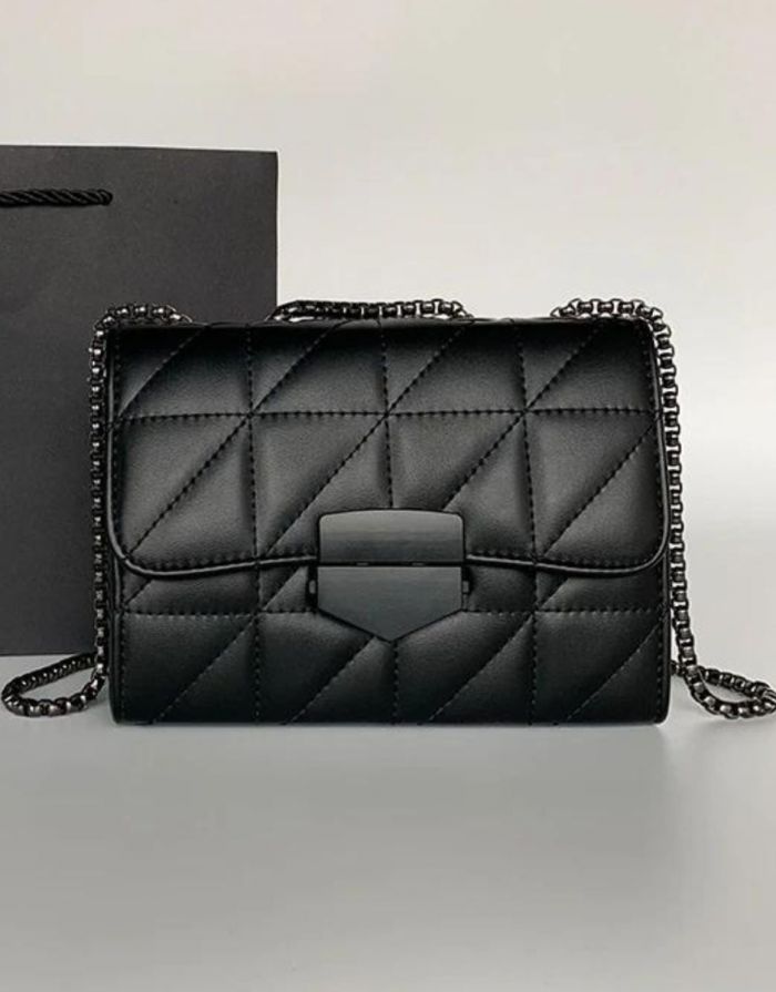 Bolsa Preta Feminina Pequena Tiracolo Corrente