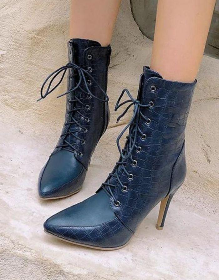 Bota Feminina Azul Em Couro Plush