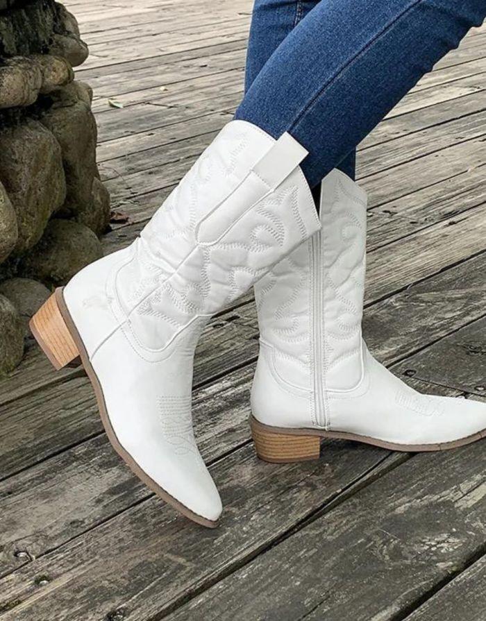 Bota Feminina Branca Western Cano Médio Com Recortes