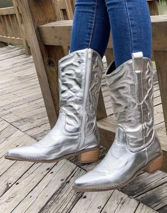 Bota Feminina Prata Western Cano Médio Com Recortes