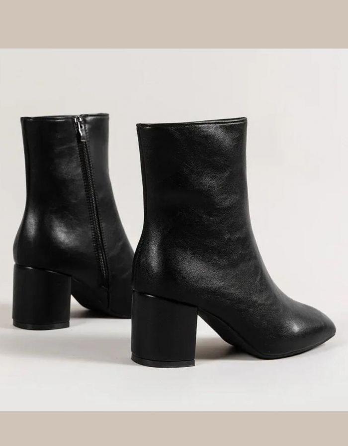 Bota Feminina Preta Couro Salto Baixo Íris