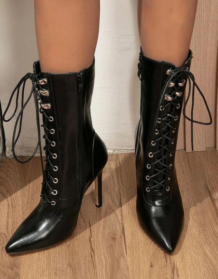 Bota Feminina Preta Em Couro Com Amarração