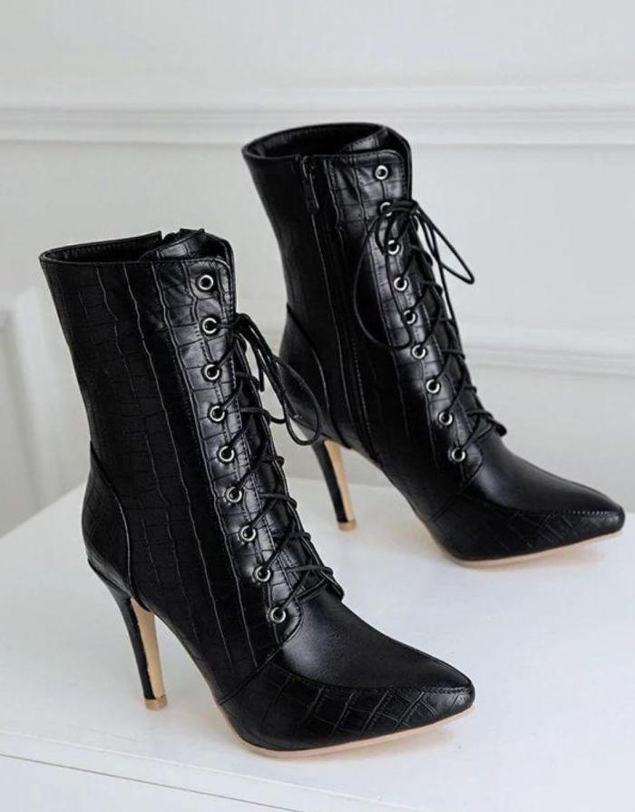 Bota Feminina Preta Em Couro Plush