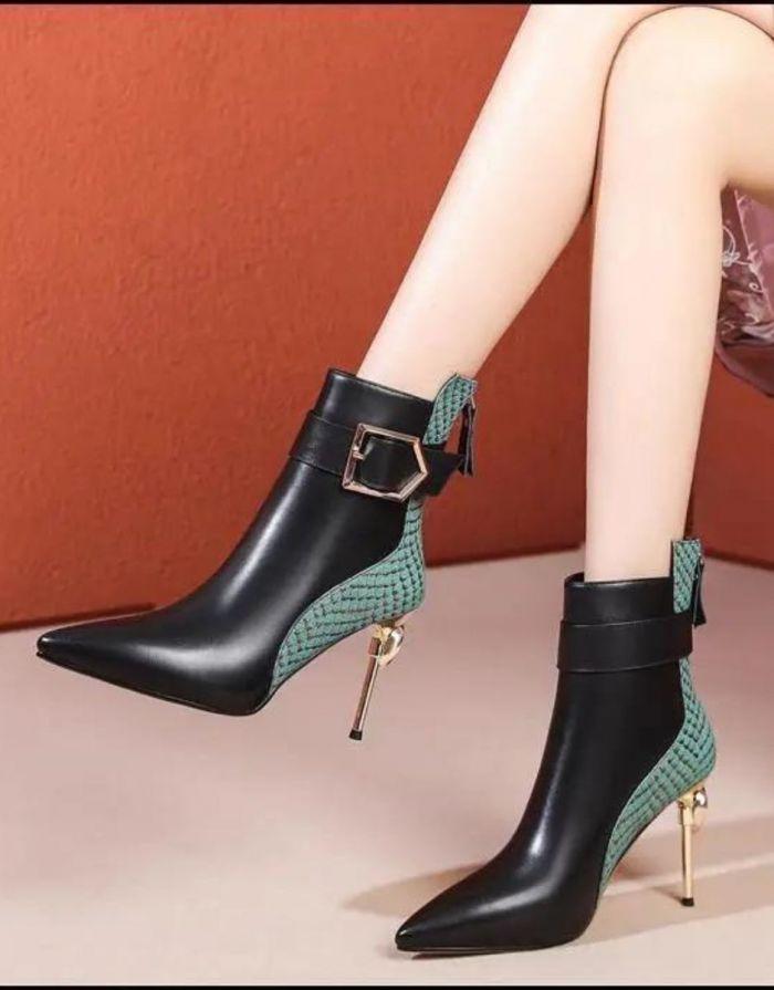 Bota Feminina Preta Fivela de Cinto