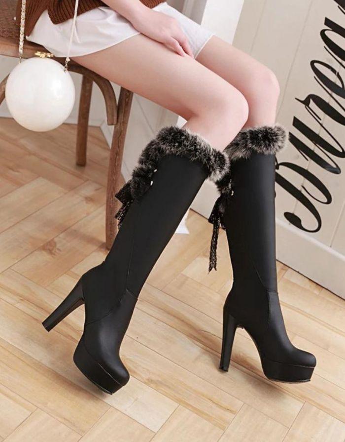 Bota Feminina Preta Pelúcia no Joelho