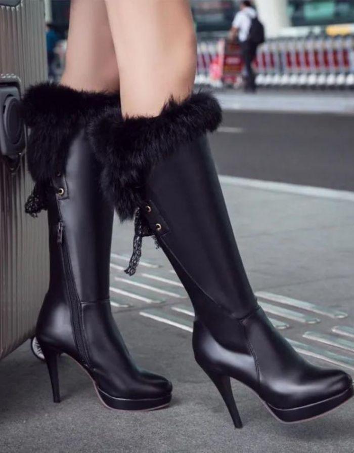 Bota Feminina Preta Pelúcia no Joelho Salto Fino