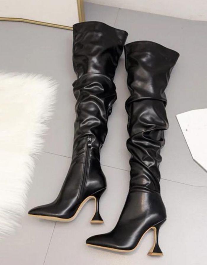 Bota Feminina Preta Salto Alto Design