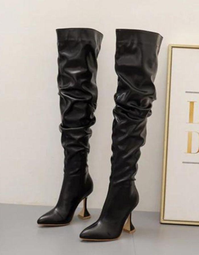 Bota Feminina Preta Salto Alto Design