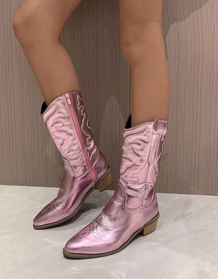 Bota Feminina Rosa Western Cano Médio Com Recortes