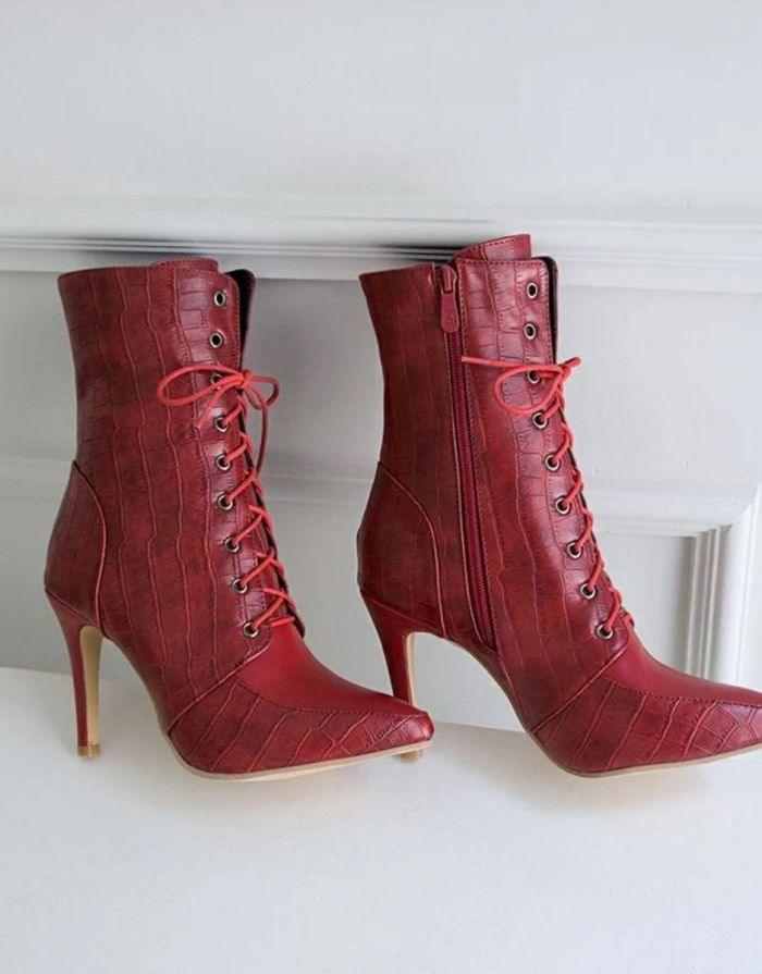 Bota Feminina Vermelha Em Couro Plush