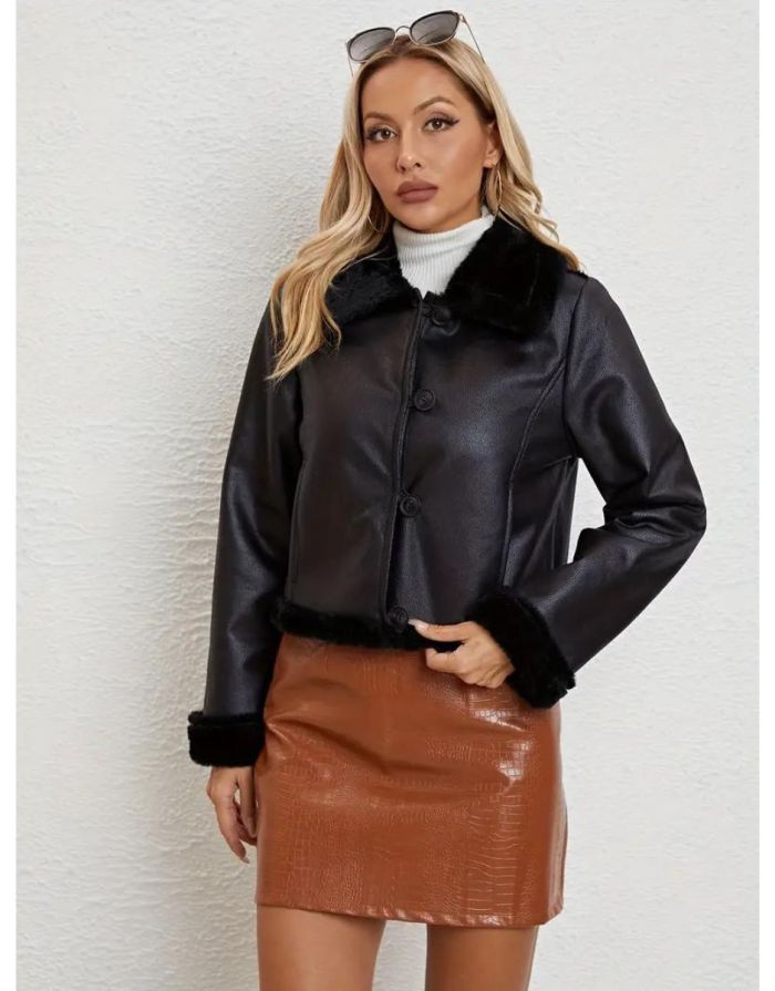 Jaqueta Preta Feminina Acabamento Felpudo Botões Frontais