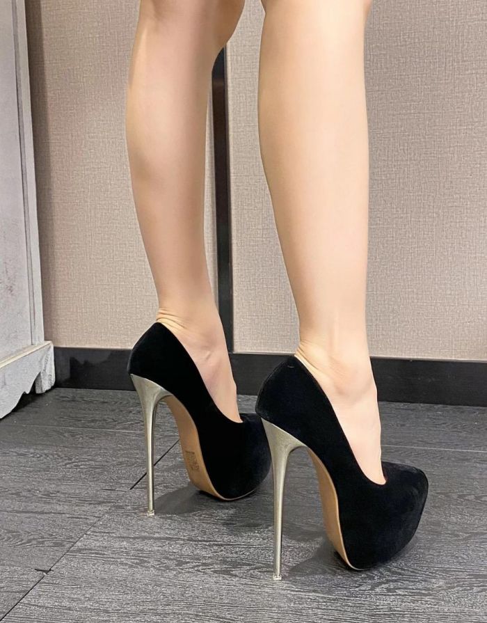 Sapato Feminino Preto Salto de Metal