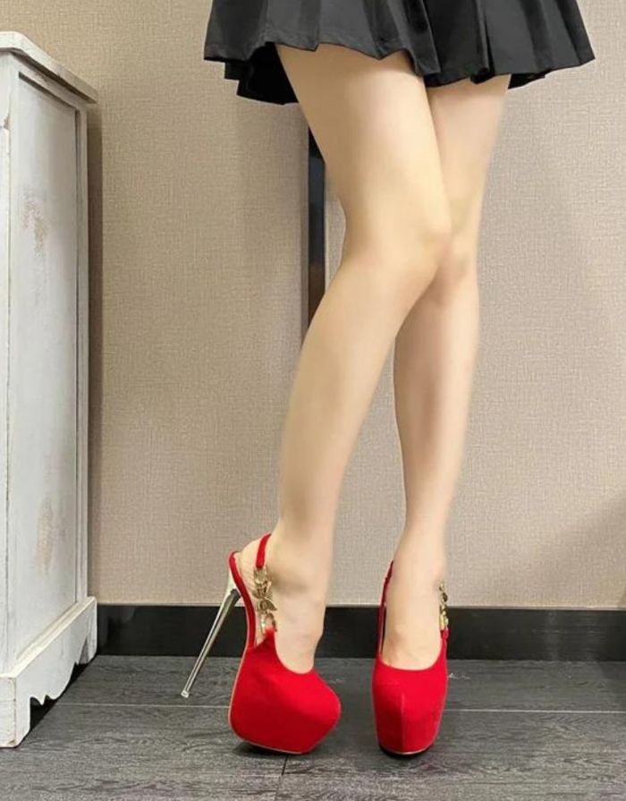 Sapato Feminino Vermelho Borboleta de Metal