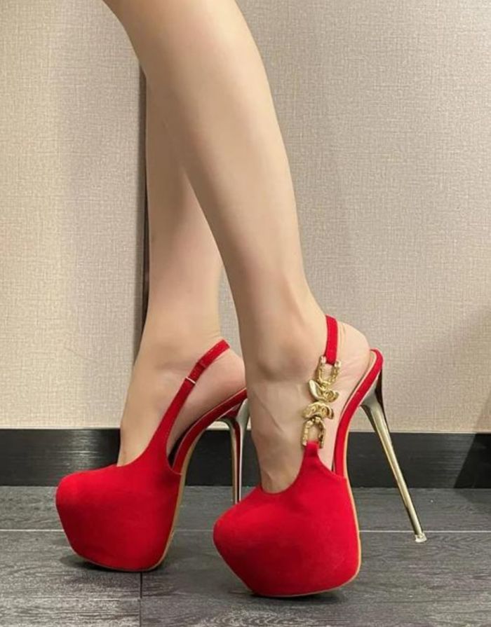 Sapato Feminino Vermelho Borboleta de Metal