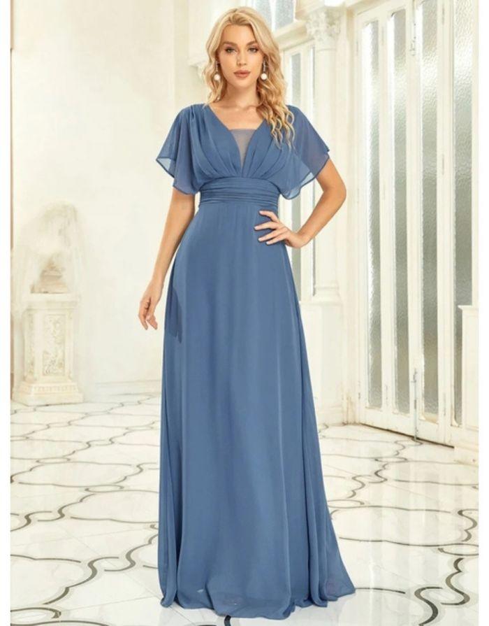Vestido Azul Longo Decote em V Mangas com Babados