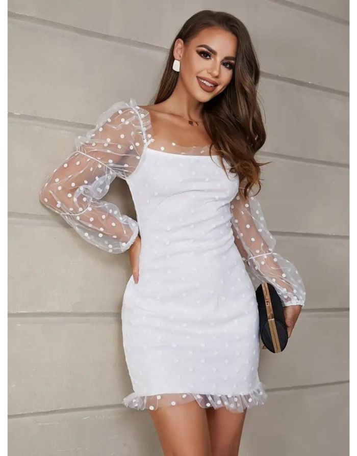 Vestido Branco Bolinhas Manga Longa Decote Quadrado