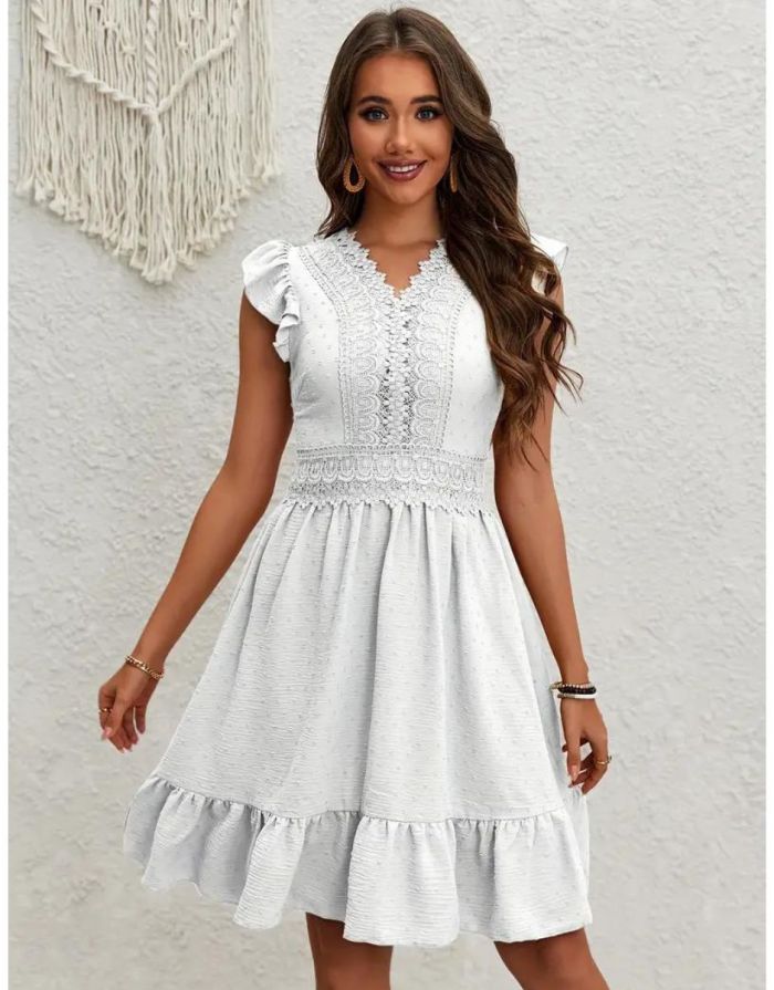Vestido Branco de Bolinhas Suíças Babados