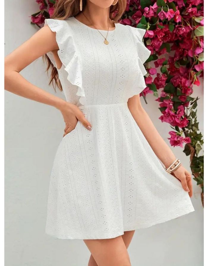 Vestido Branco De Gola Redonda Com Babados