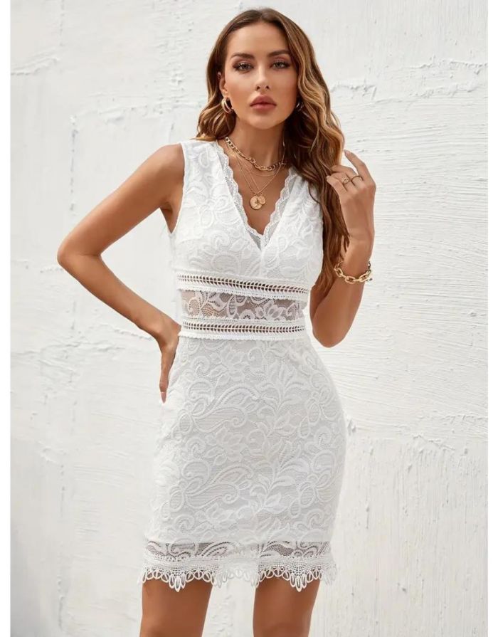 Vestido Branco de Renda Decote em V Floral