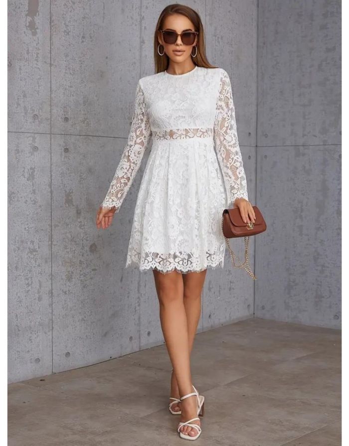 Vestido Branco de Renda Manga Longa Cintura Ajustada