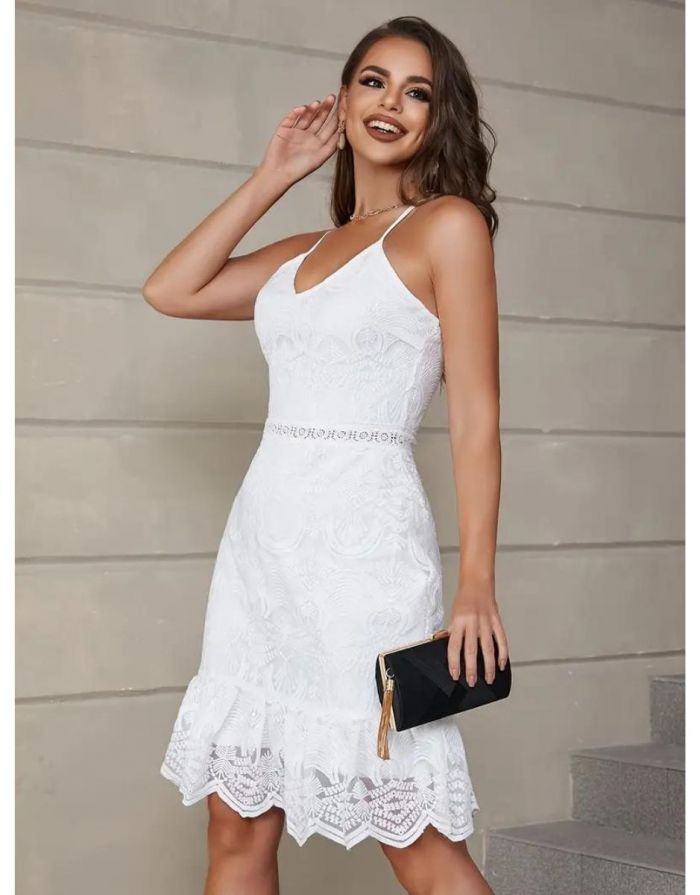 Vestido Branco Detalhes de Babado de Renda