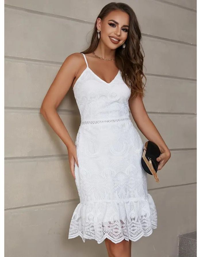 Vestido Branco Detalhes de Babado de Renda