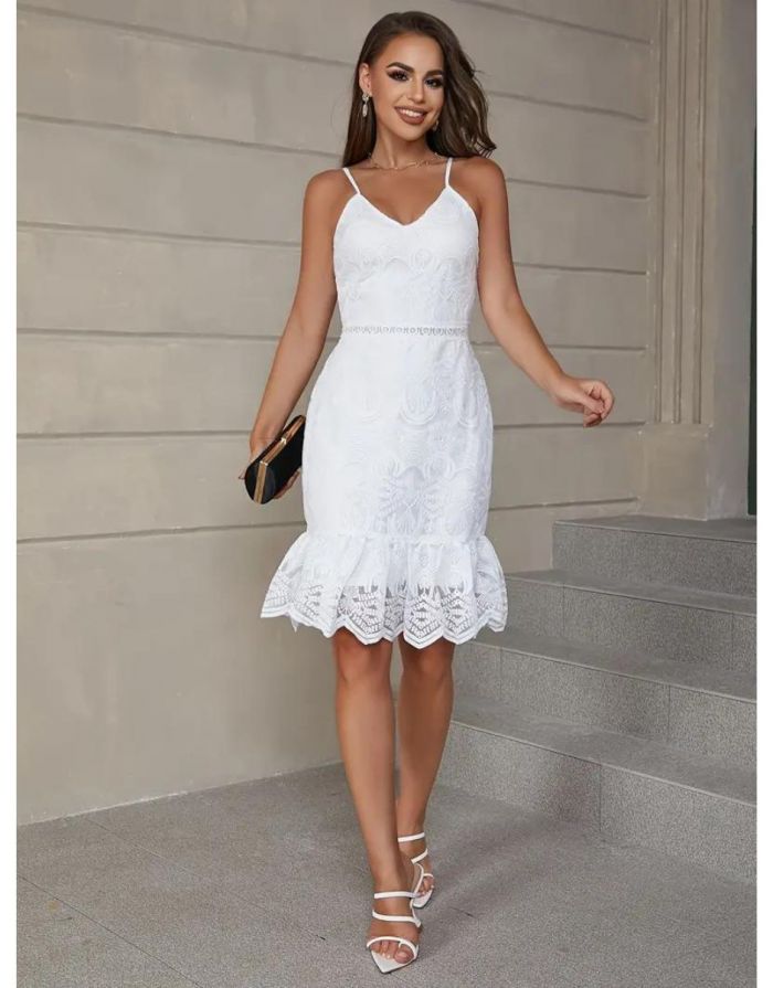 Vestido Branco Detalhes de Babado de Renda