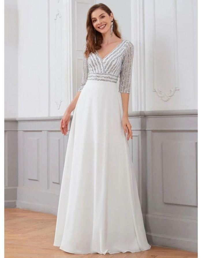 Vestido Branco Longo Decote em V Chiffon Contraste Lantejoula
