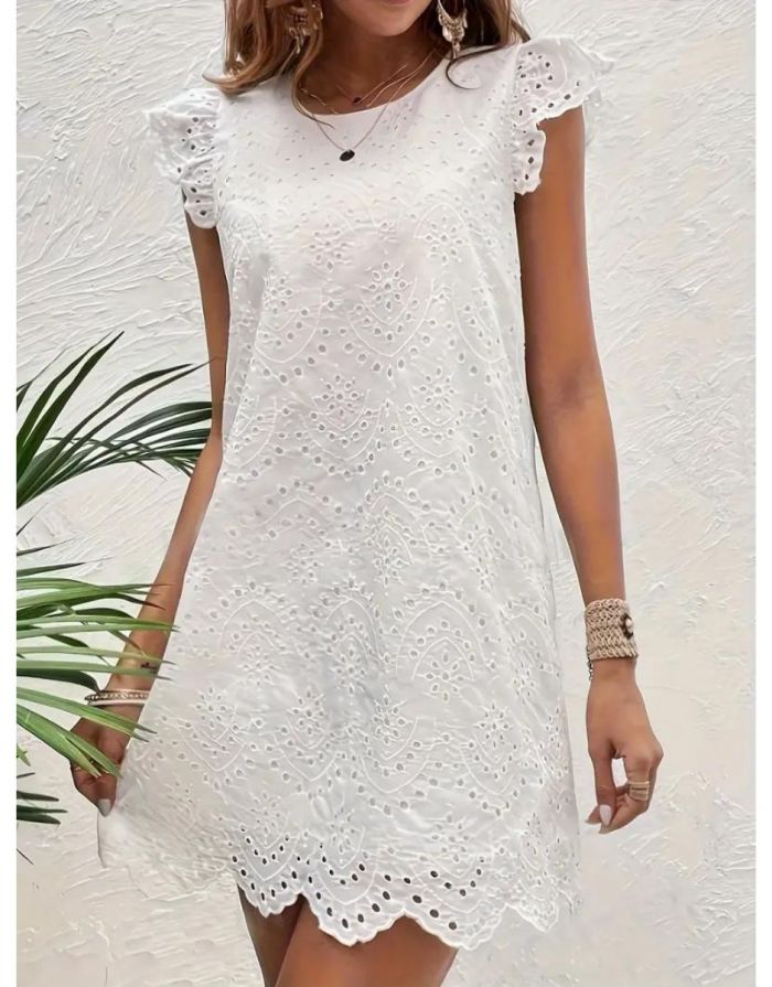 Vestido Branco Mangas Esvoaçantes Bordado de Ilhós