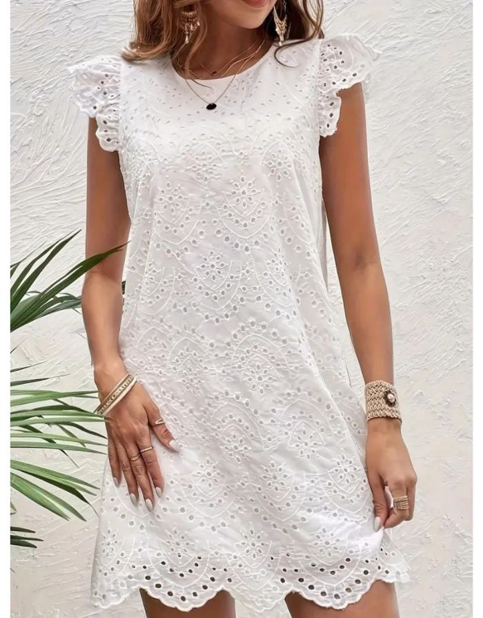 Vestido Branco Mangas Esvoaçantes Bordado de Ilhós