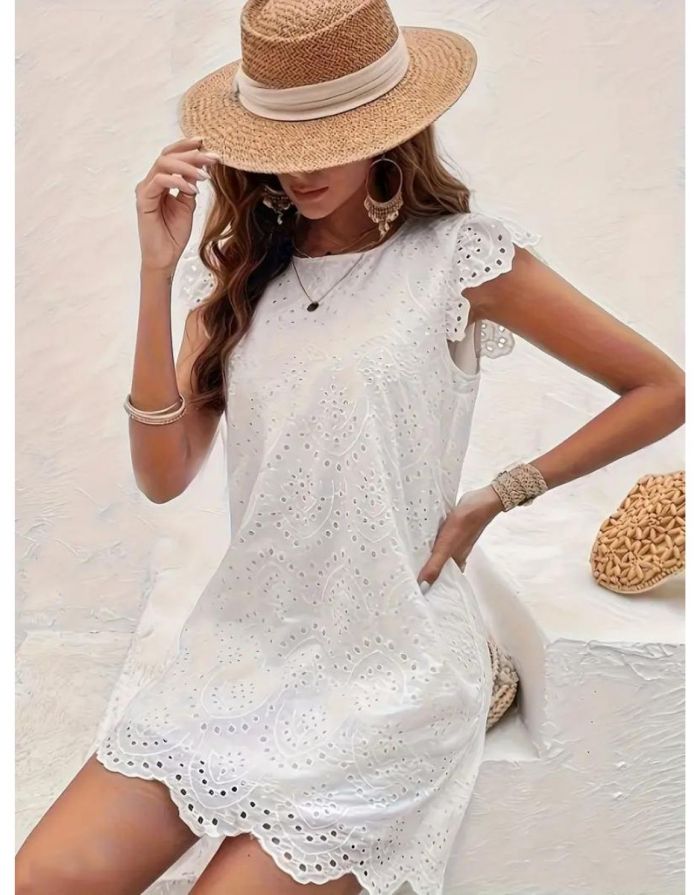 Vestido Branco Mangas Esvoaçantes Bordado de Ilhós