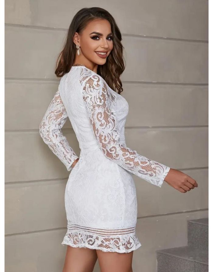 Vestido Branco Renda Manga longa Gola Redonda