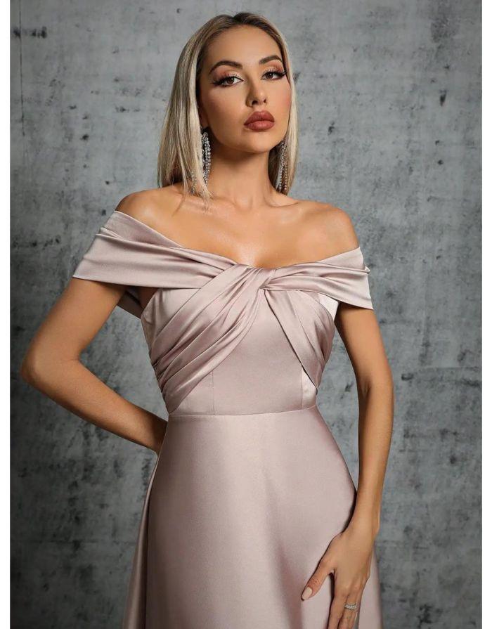 Vestido Khaki Longo De Cetim Plissado Gola De Linha