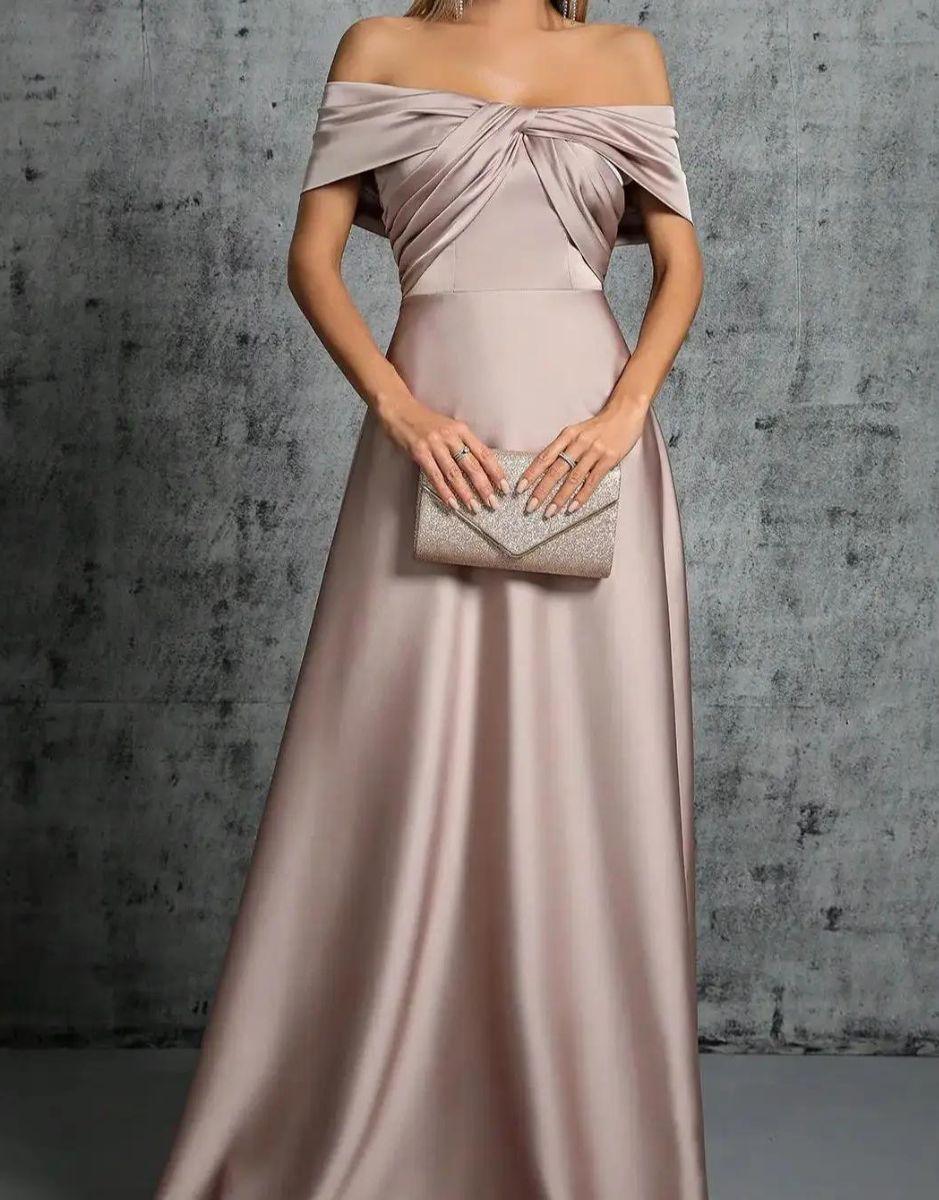 Vestido Khaki Longo De Cetim Plissado Gola De Linha