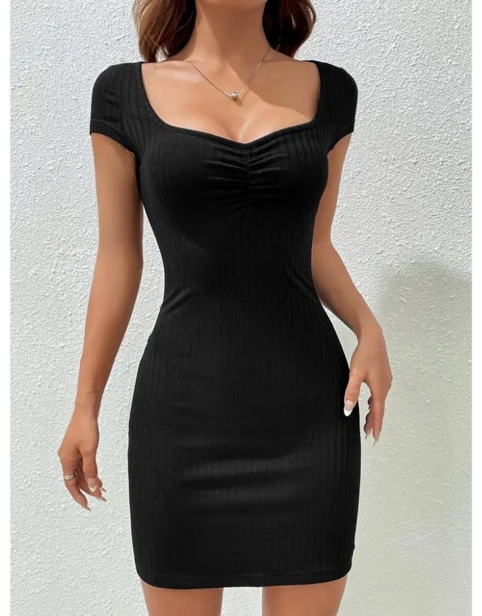 Vestido Preto Com Decote Coração Franzido