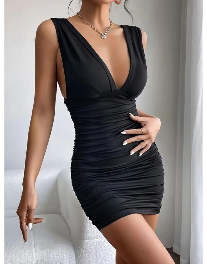 Vestido Preto Decote em V Costa Aberta