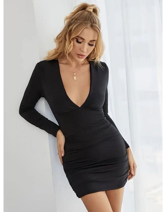 Vestido Preto Decote Em V Profundo Mini