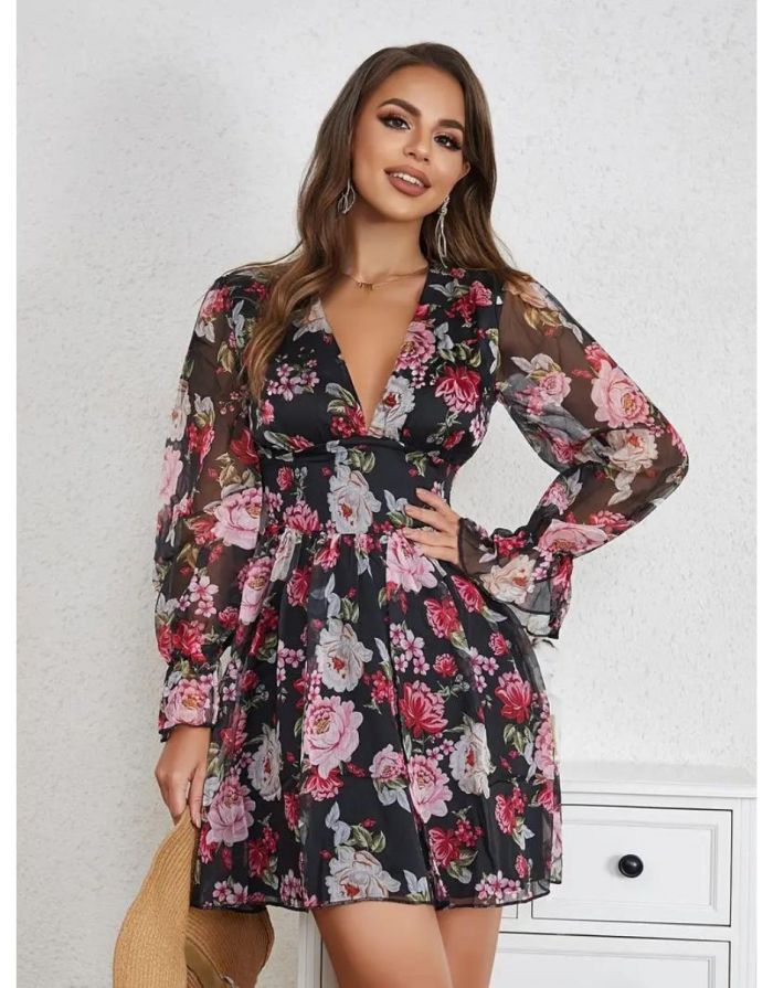 Vestido Preto Estampado Floral Decote em V Babados