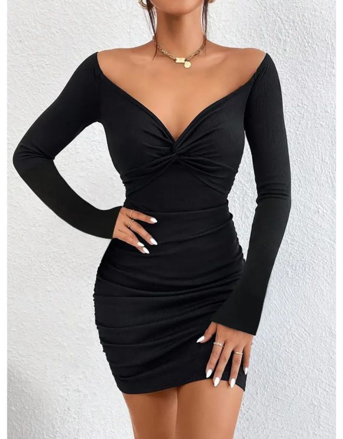 Vestido Preto Justo Com Decote Em V Torcido