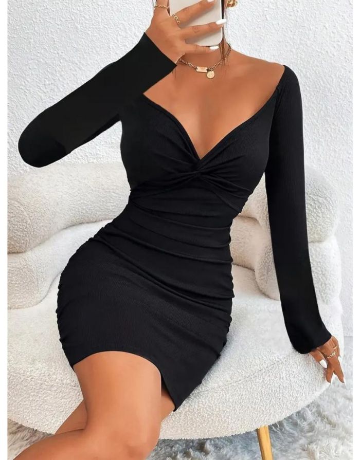 Vestido Preto Justo Com Decote Em V Torcido