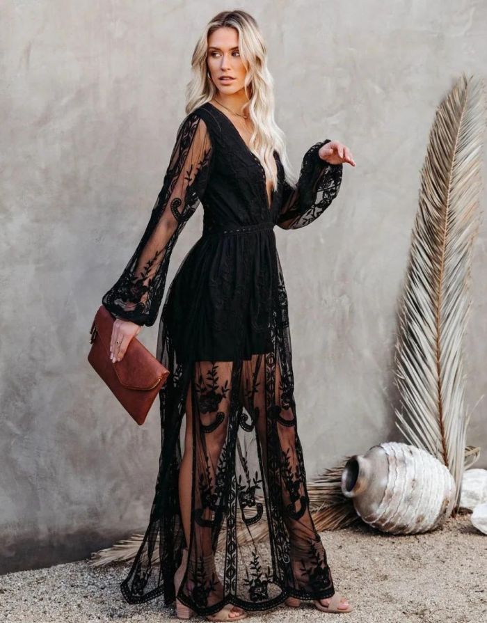 Vestido Preto Longo de Renda Decote em V