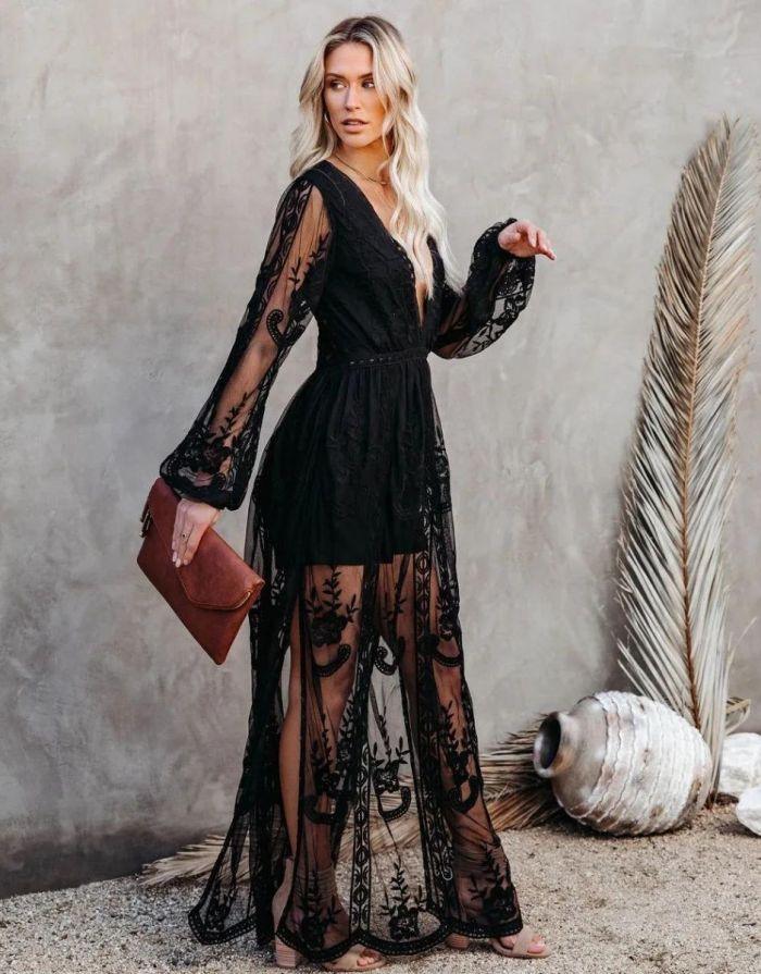 Vestido Preto Longo de Renda Decote em V