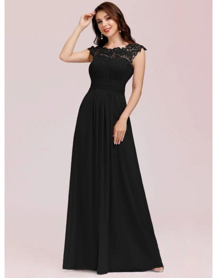 Vestido Preto Longo Decote em O Off Mangas