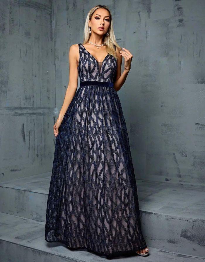 Vestido Preto Longo Saia Grande De Renda Bordada