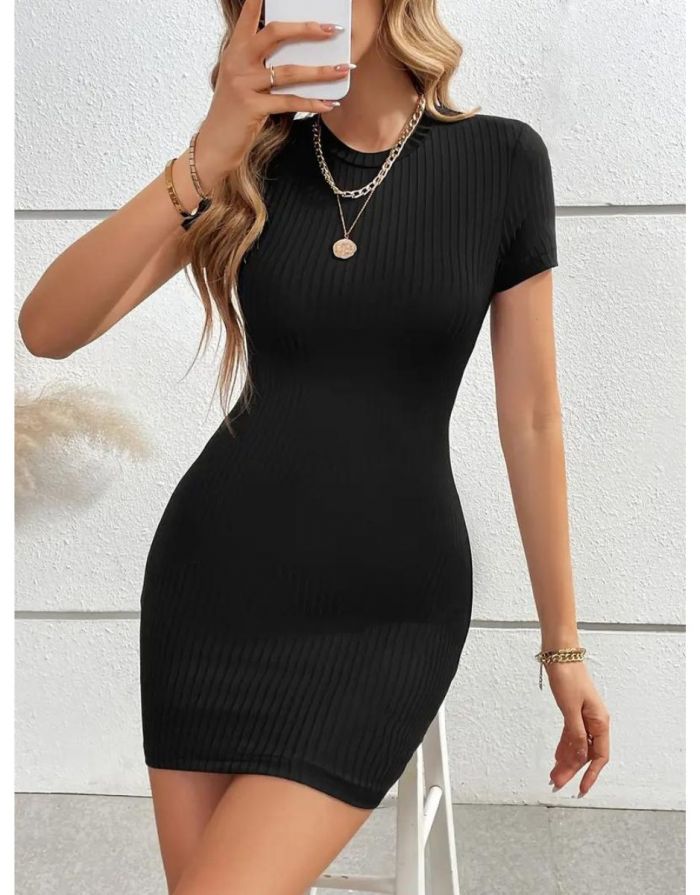 Vestido Preto Manga Curta Decote Redondo