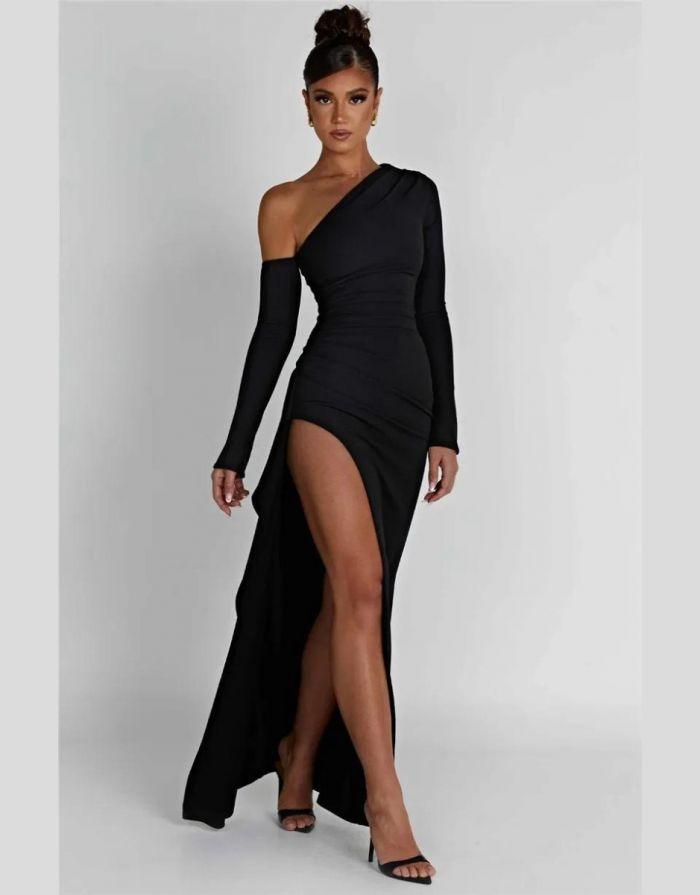 Vestido Preto Maxi de Ombro Oblíquo