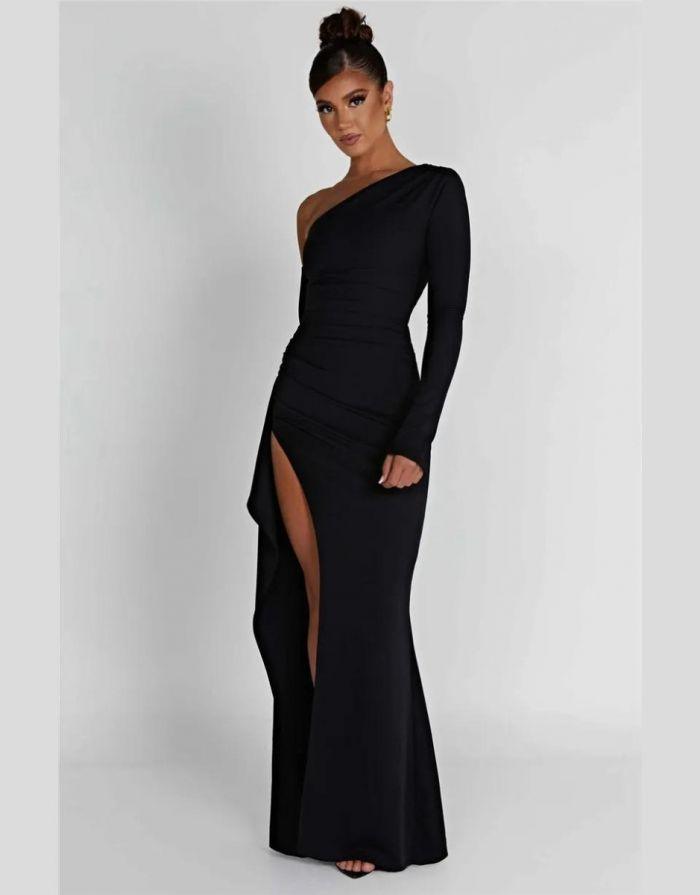 Vestido Preto Maxi de Ombro Oblíquo