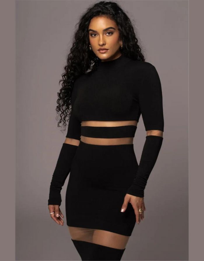Vestido Preto Midi Gola Alta Recorte