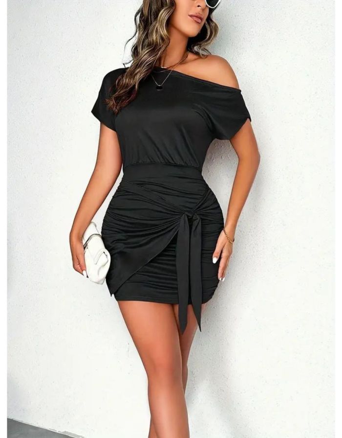 Vestido Preto Mini Assimétrico